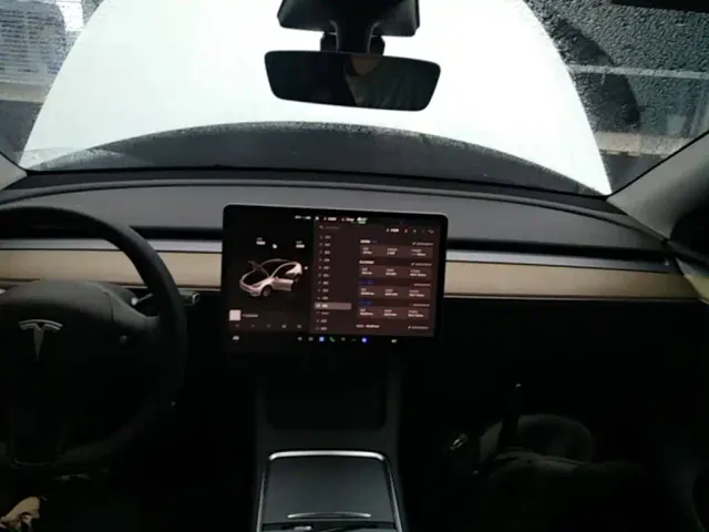 Tesla Model Y — Фото автомобиля 9