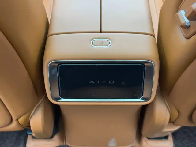 Aito M9 — Фото автомобиля 16