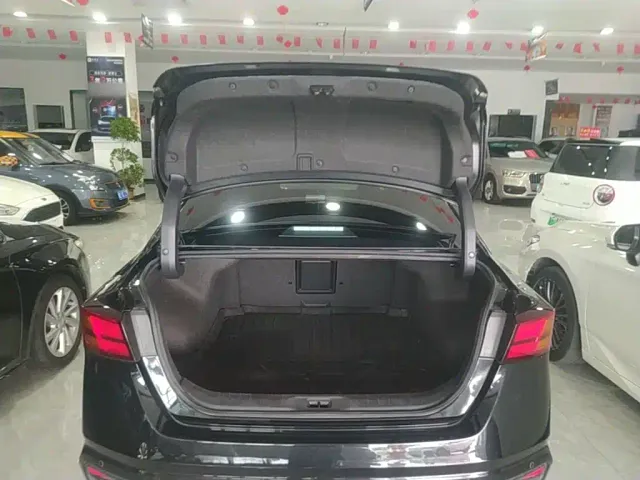 Nissan Teana — Фото автомобиля 18