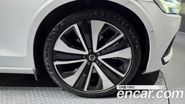 Вольво S60 — Фото автомобиля 5