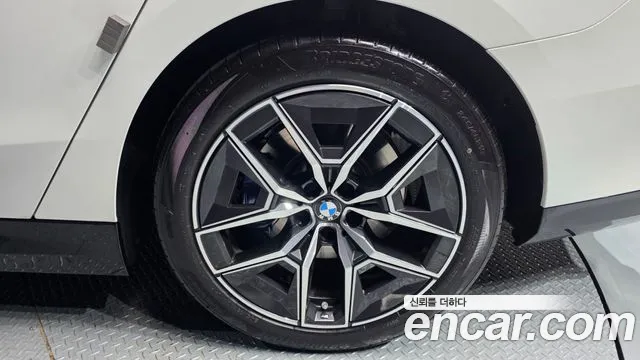 BMW 5-Series — Фото автомобиля 14