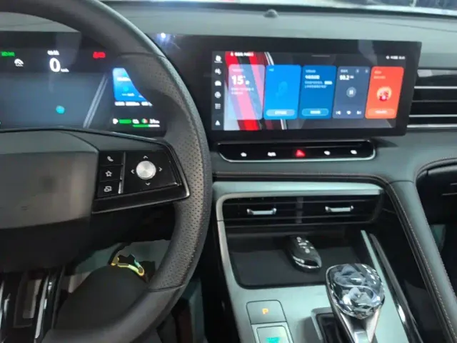 Roewe RX5 — Фото автомобиля 9