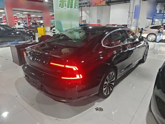 Volvo S90 — Фото автомобиля 6