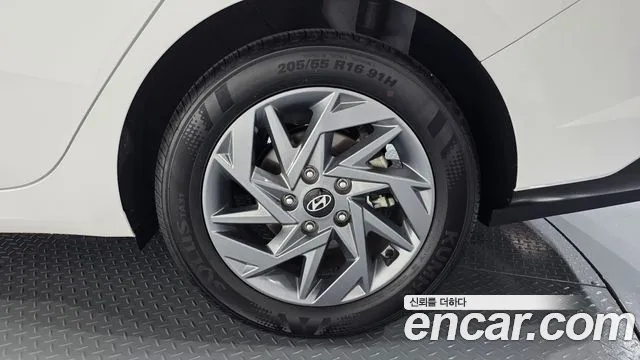 Hyundai Avante CN7 — Фото автомобиля 21