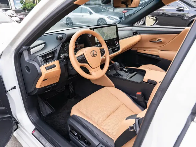 Lexus ES — Фото автомобиля 9