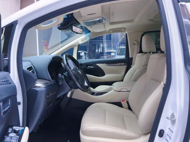 Toyota Vellfire — Фото автомобиля 10