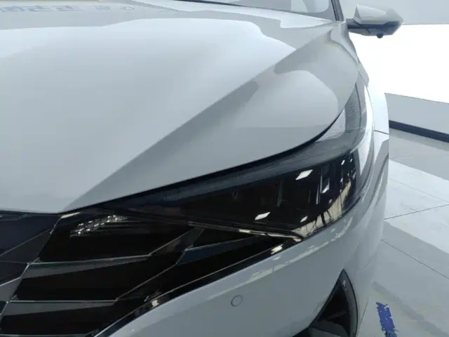 Hyundai Elantra — Фото автомобиля 5