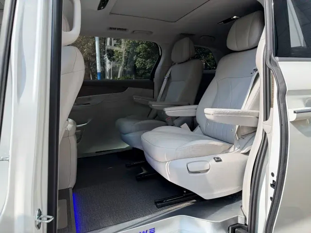 Roewe iMAX8 — Фото автомобиля 15