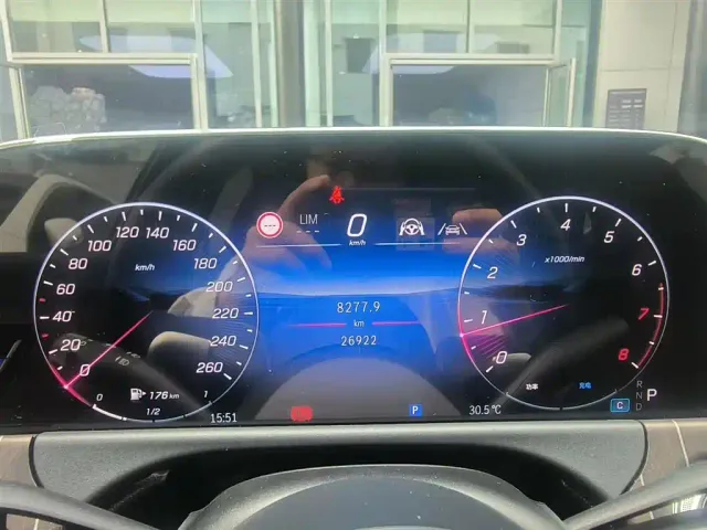 Mercedes-Benz E-Class — Фото автомобиля 21