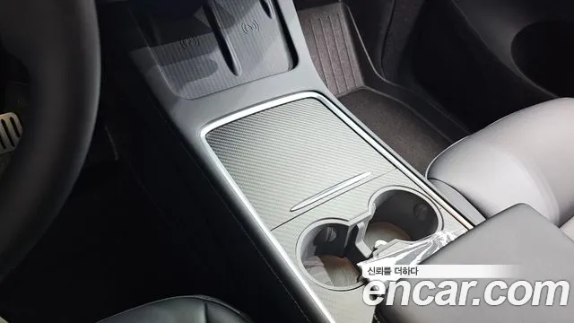 Tesla Model Y — Фото автомобиля 29