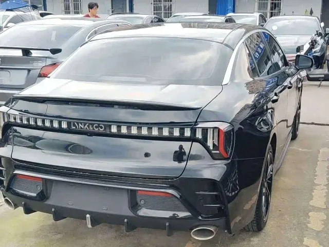 Lynk & Co 03 — Фото автомобиля 10