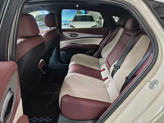 BYD Seal 07 DM-i — Фото автомобиля 12