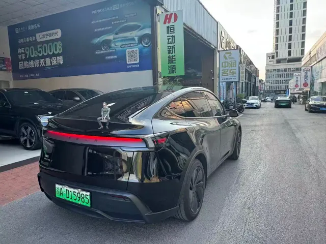 Tesla Model Y — Фото автомобиля 4