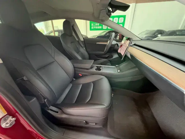 Tesla Model 3 — Фото автомобиля 7