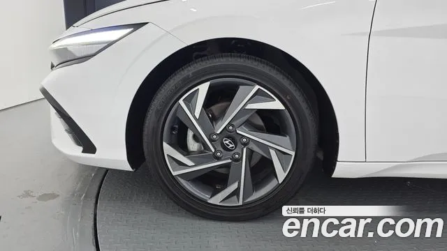 Hyundai Avante CN7 — Фото автомобиля 5