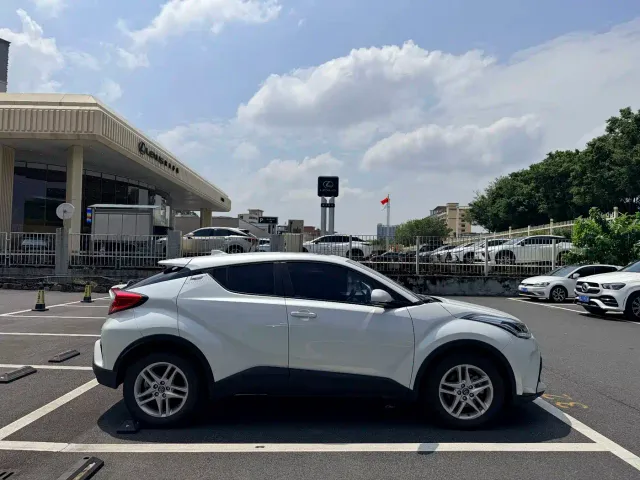 Toyota C-HR — Фото автомобиля 6