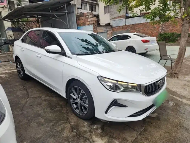 Geely Emgrand — Фото автомобиля 3