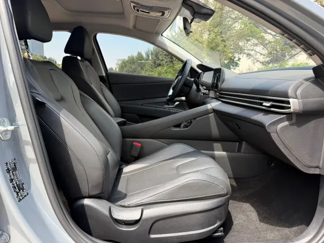Hyundai Elantra — Фото автомобиля 16