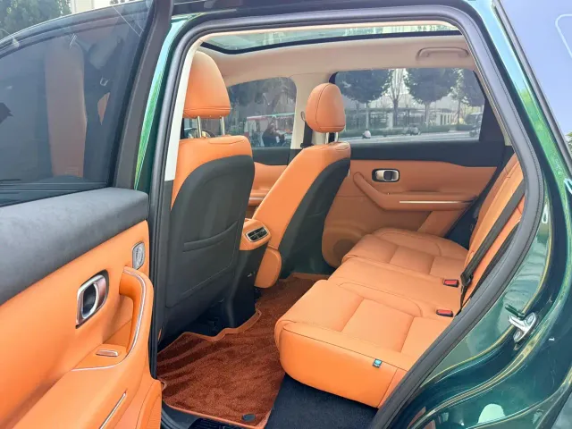 Leapmotor C10 — Фото автомобиля 5