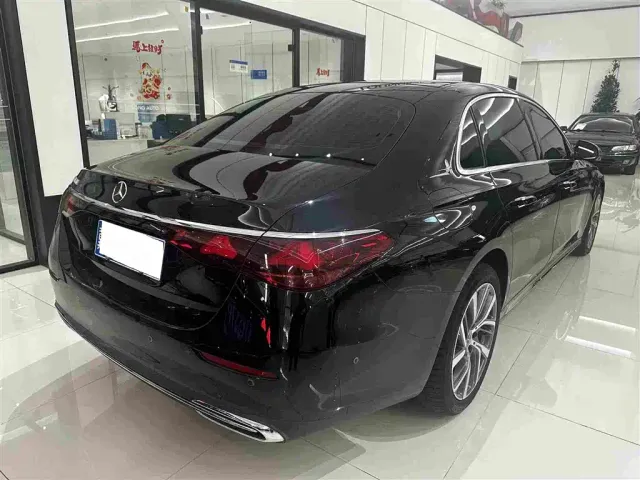 Mercedes-Benz E-Class — Фото автомобиля 19