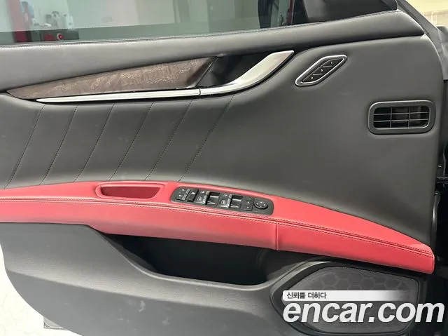 Maserati Ghibli — Фото автомобиля 13