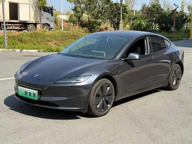 Фотография автомобиля — Tesla Model 3