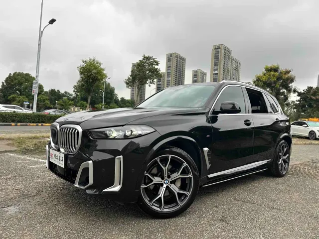 Фотография автомобиля — BMW X5