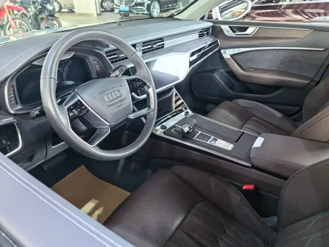 Audi A7L — Фото автомобиля 3
