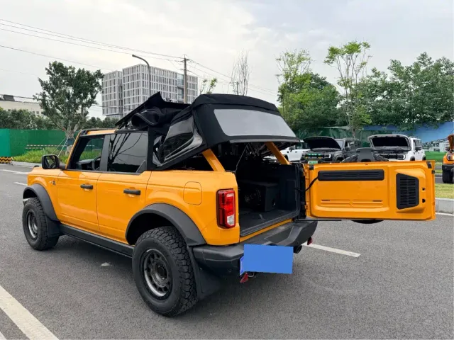 Ford Bronco — Фото автомобиля 3
