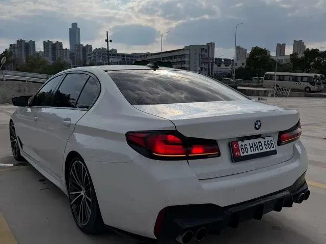 BMW 5 Series — Фото автомобиля 8