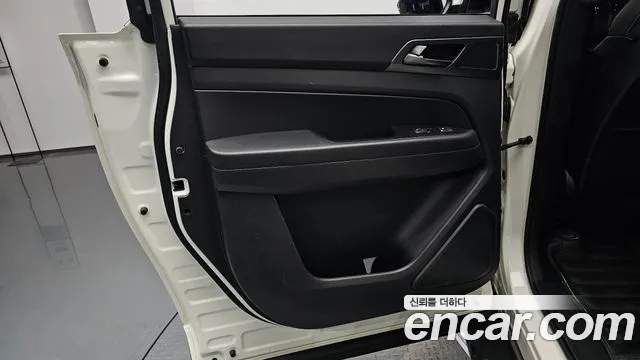 KG_Mobility_Ssangyong Rexton Новый Rexton Sport Khan Дизель 2.2 4WD — Фото автомобиля 23