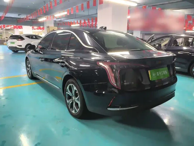Hongqi E-QM5 — Фото автомобиля 22