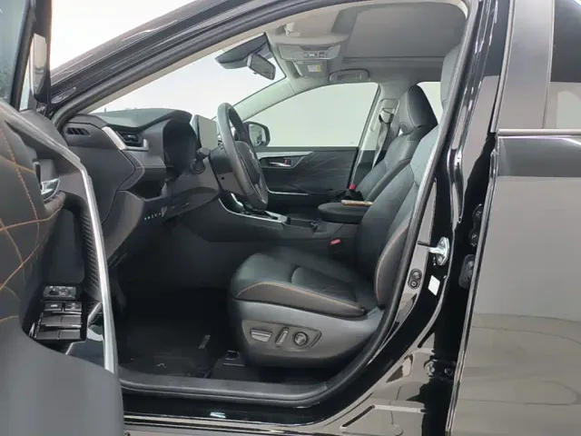 Toyota RAV4 — Фото автомобиля 15
