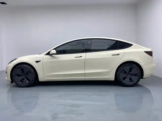 Tesla Model 3 — Фото автомобиля 7