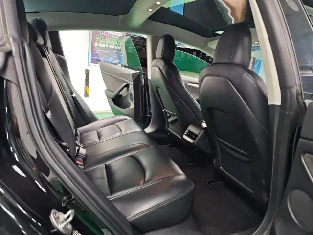 Tesla Model 3 — Фото автомобиля 14