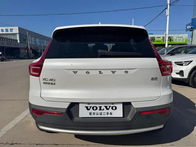 Volvo XC40 — Фото автомобиля 8