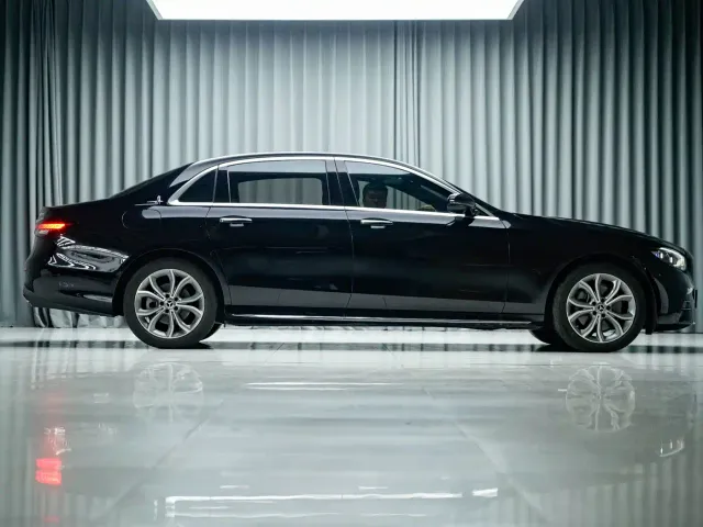 Mercedes-Benz E-Class — Фото автомобиля 4