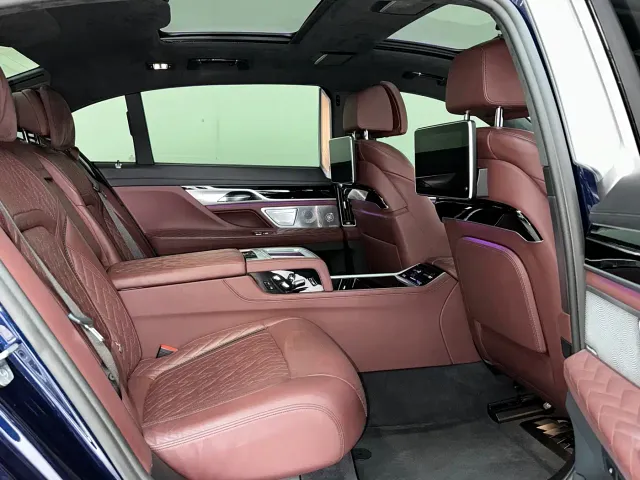 BMW 7 Series — Фото автомобиля 12
