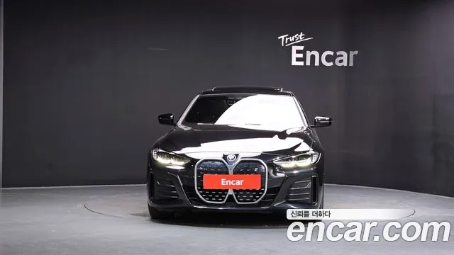 BMW i4 — Фото автомобиля 3