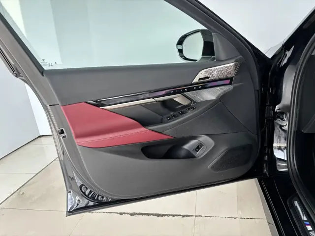 BMW BMW 5 Series 2025 530Li Premium M Sport Package — Фото автомобиля 10