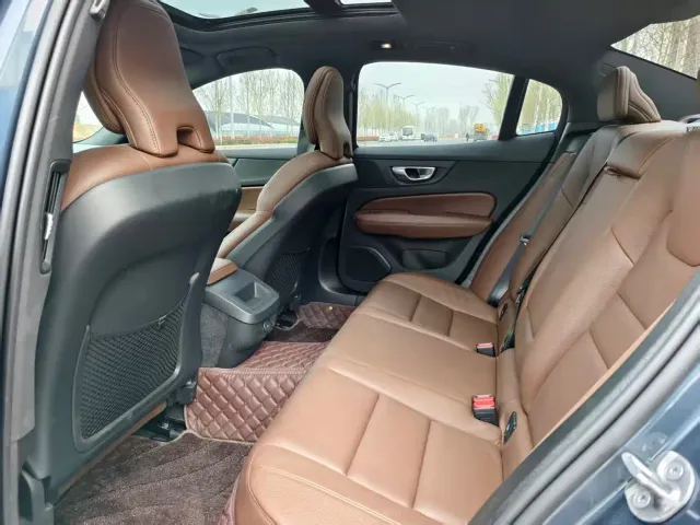 Volvo S60 — Фото автомобиля 6