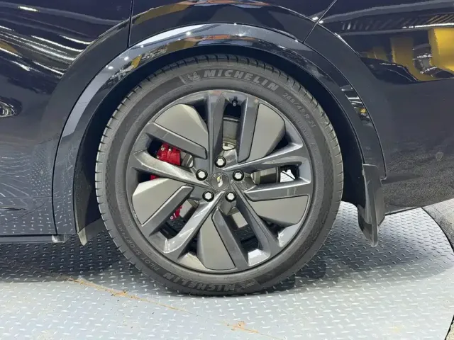 Li Auto Li Xiang L9 2023 Model Pro — Фото автомобиля 10