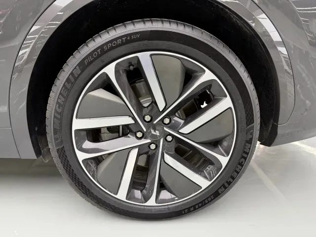 Li Auto L7 — Фото автомобиля 15