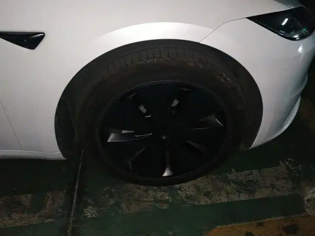 Tesla Model 3 — Фото автомобиля 6