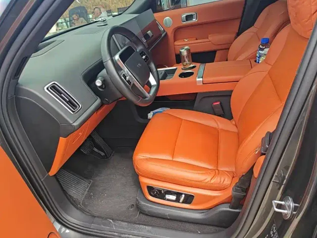 Li Auto L8 — Фото автомобиля 14
