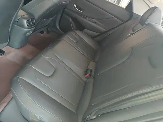 Hyundai Elantra — Фото автомобиля 12