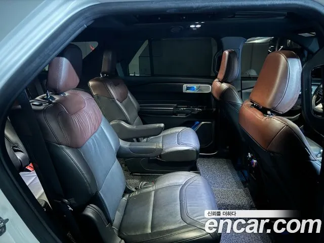 Ford Explorer Explorer 6 поколение 3.0 Platinum 4WD — Фото автомобиля 8