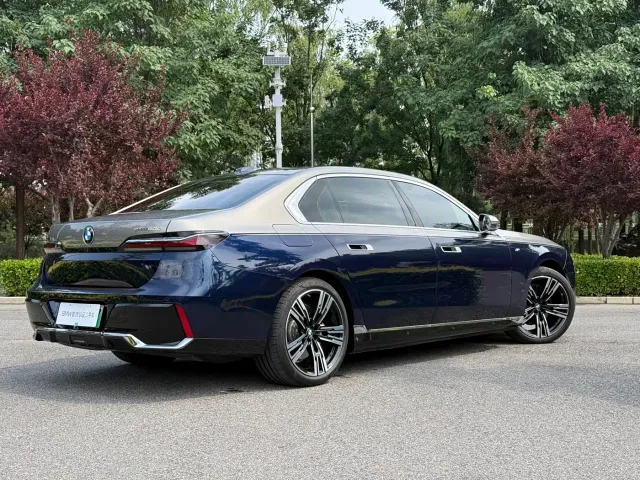 BMW i7 — Фото автомобиля 4