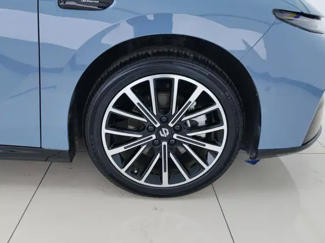 Leapmotor B01 — Фото автомобиля 6
