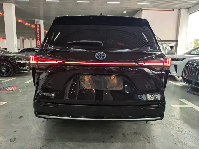 Toyota Sienna — Фото автомобиля 20